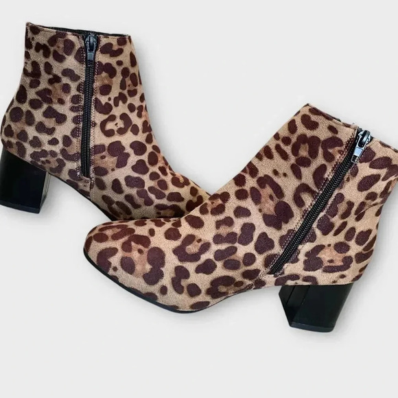 Bobbie Brooks Faux Suede Zip Up Stack Heel Ankle Boots Size 7 Brown Animal Print - Picture 2 of 13